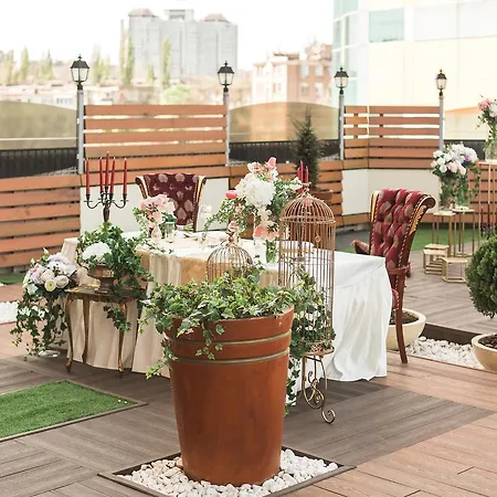 Ark Palace & Отель