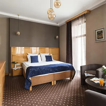 Ark Palace & 4* Odessa