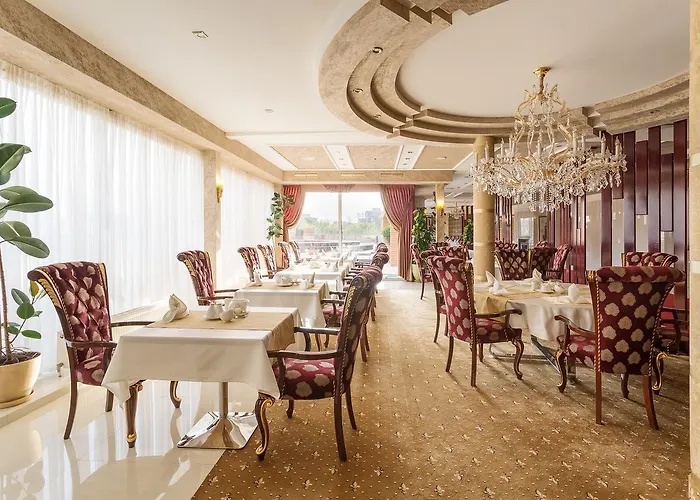 Otel Ark Palace & 4*