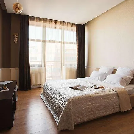 Ark Palace & Hotel