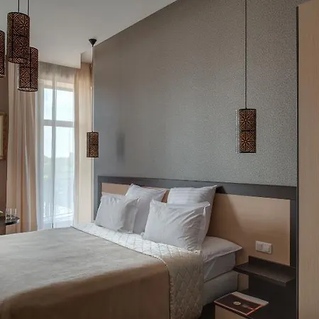 Hotel Ark Palace & 4*