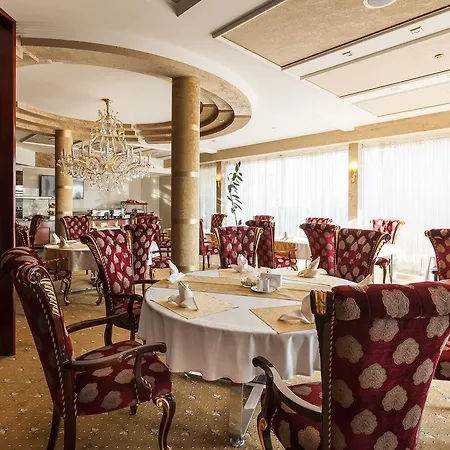Hotel Ark Palace &