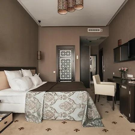 Hotel Ark Palace & 4*