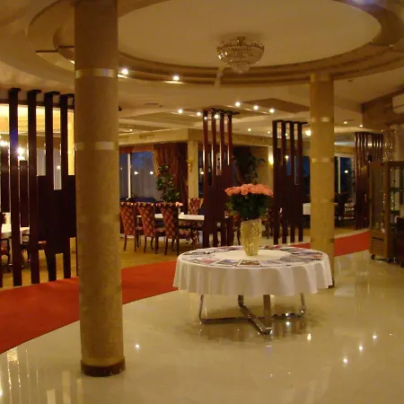 Hotel Ark Palace & 4*